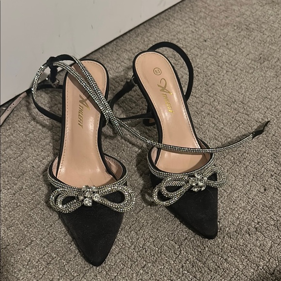 Elegant Black Heels with Rhinestone Bow - Picture 1 of 4